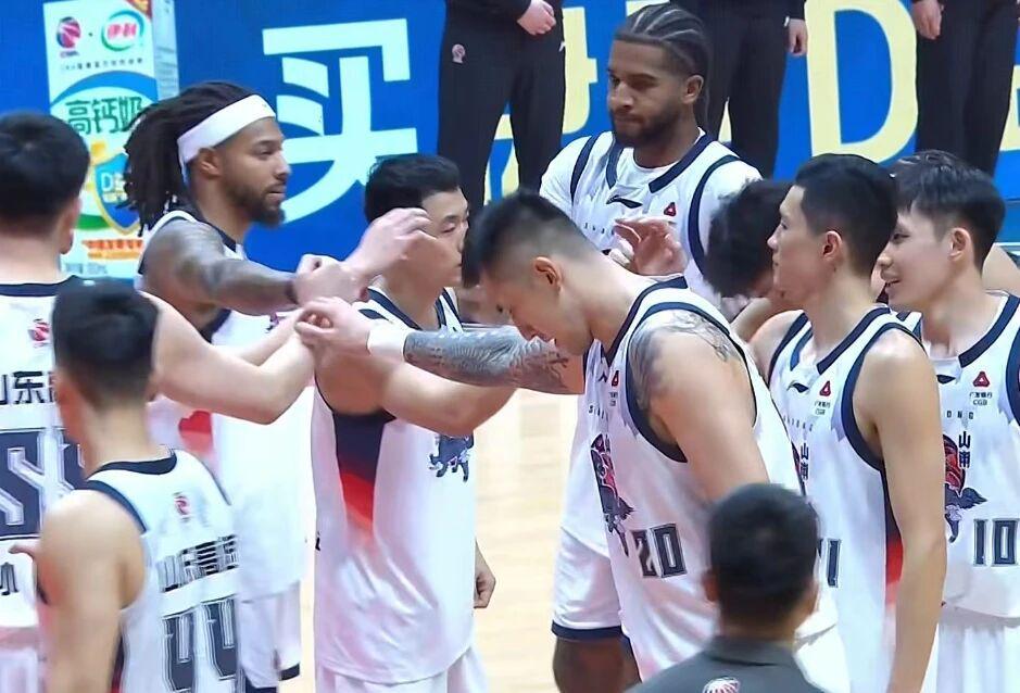 太阳城娱乐官方网站-山东男篮出征，5日对阵广州男篮，高诗岩对位郭艾伦 邱彪剑指四强