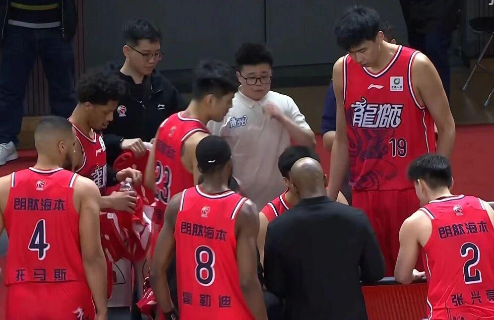 太阳城娱乐官方网站-山东男篮出征，5日对阵广州男篮，高诗岩对位郭艾伦 邱彪剑指四强